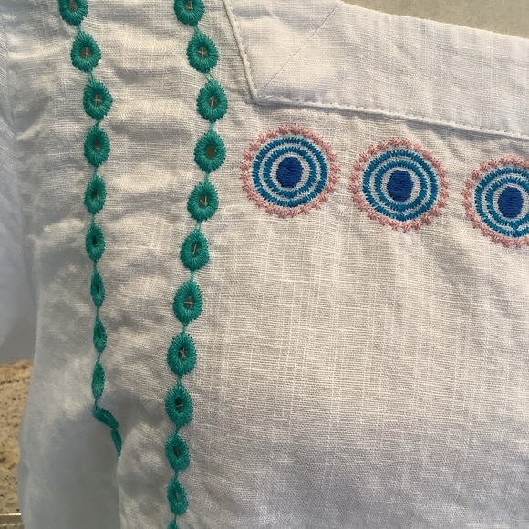 Talbots White Top with Blue & Green Embroidery Scalloped Hem Size Medium Linen - Picture 2 of 9